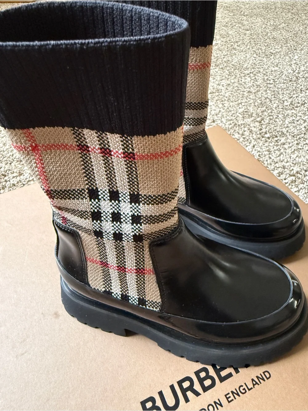Burberry chelsea style